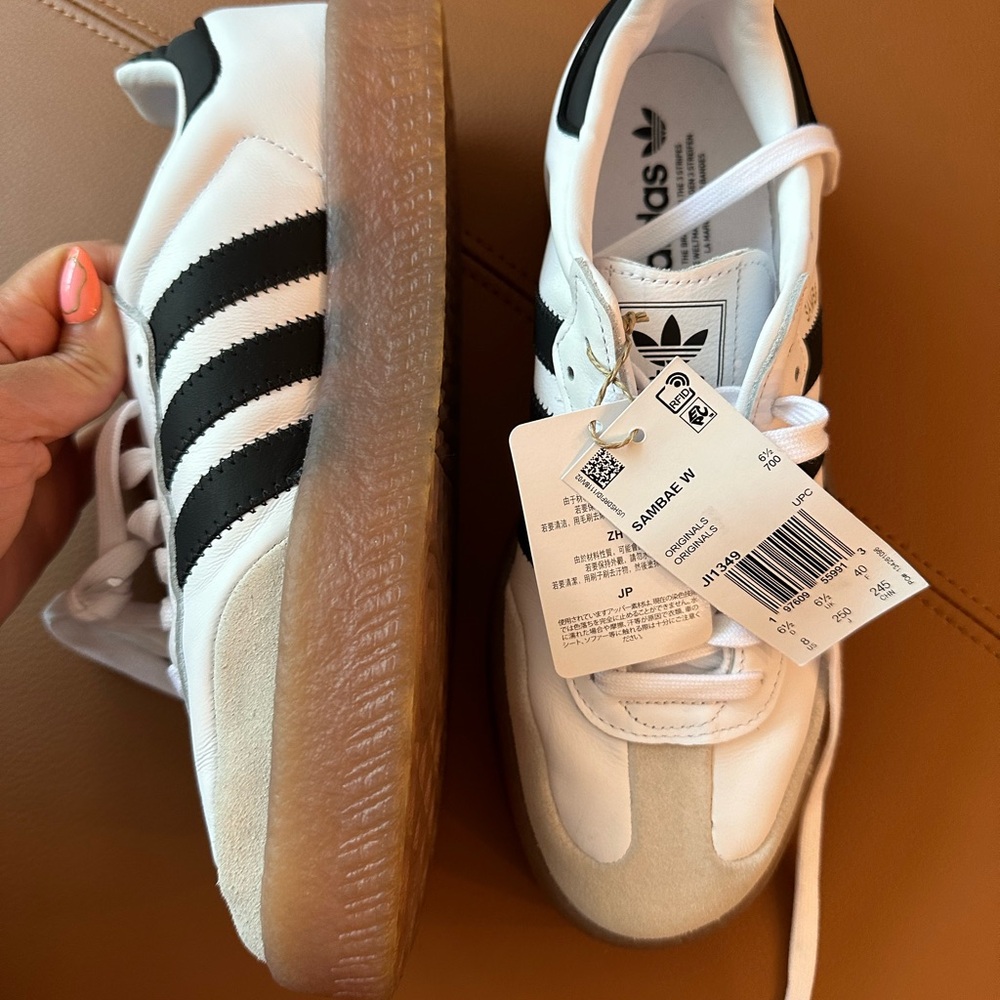 Adidas Sambae women’s size 8